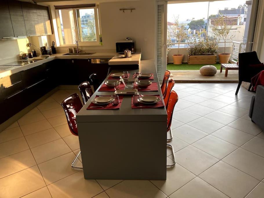 Spacious And Sunkissed 3Br & 2 Bathrooms Apartment Афины Экстерьер фото