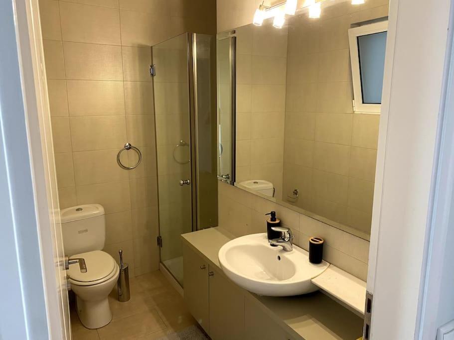 Spacious And Sunkissed 3Br & 2 Bathrooms Apartment Афины Экстерьер фото