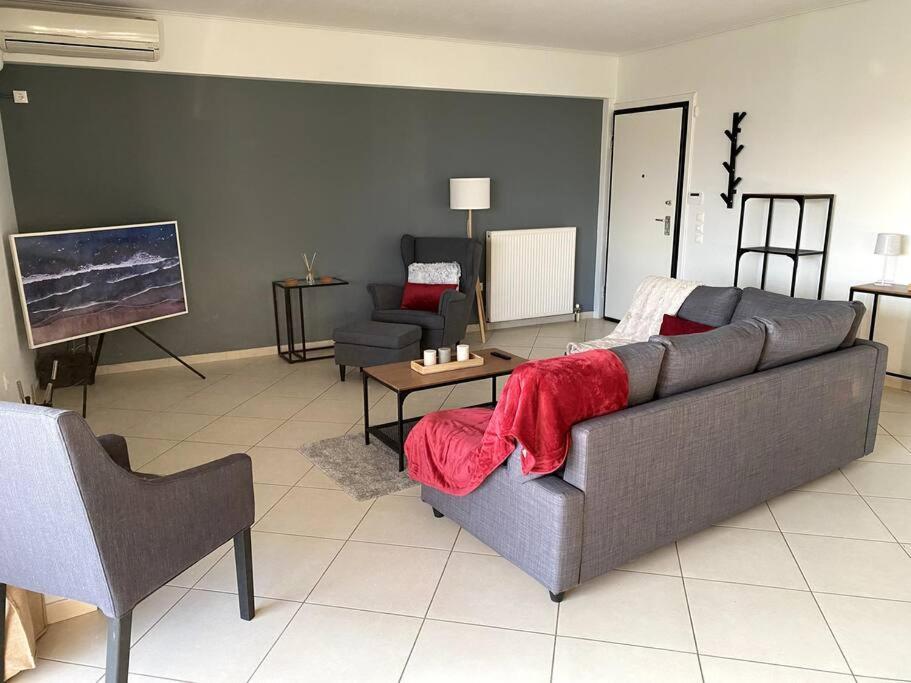 Spacious And Sunkissed 3Br & 2 Bathrooms Apartment Афины Экстерьер фото