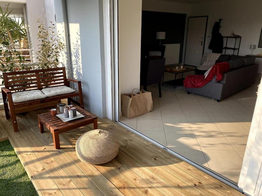 Spacious And Sunkissed 3Br & 2 Bathrooms Apartment Афины Экстерьер фото