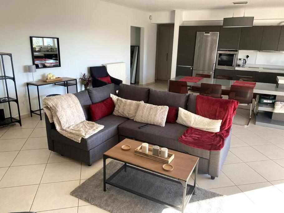 Spacious And Sunkissed 3Br & 2 Bathrooms Apartment Афины Экстерьер фото