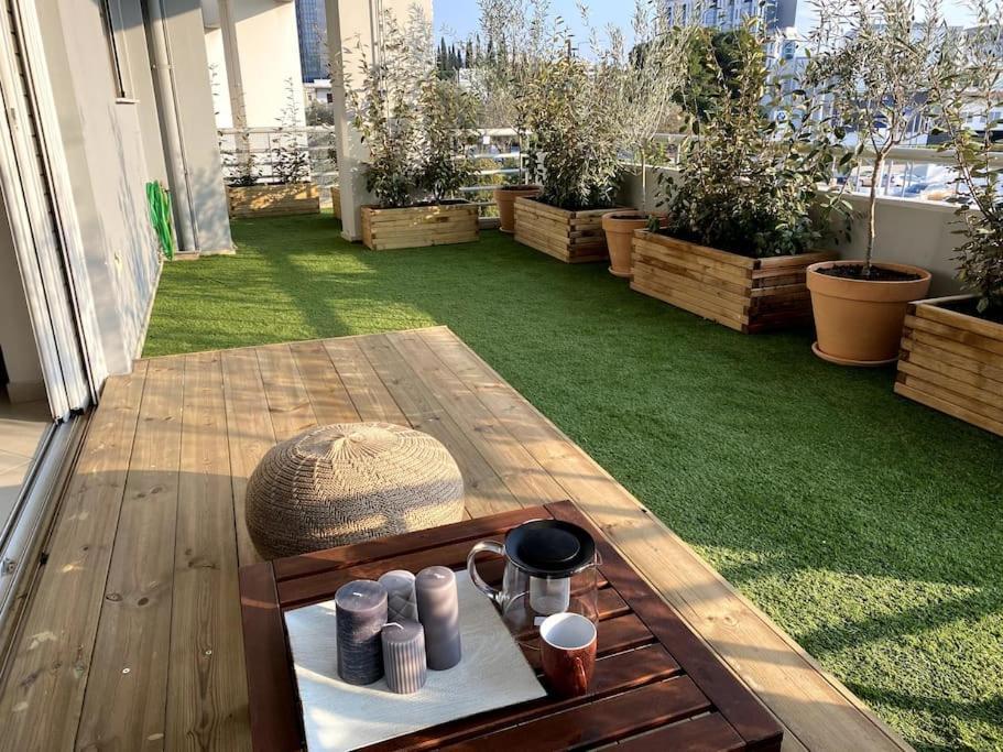 Spacious And Sunkissed 3Br & 2 Bathrooms Apartment Афины Экстерьер фото