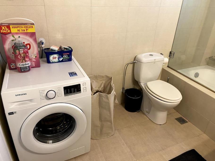 Spacious And Sunkissed 3Br & 2 Bathrooms Apartment Афины Экстерьер фото