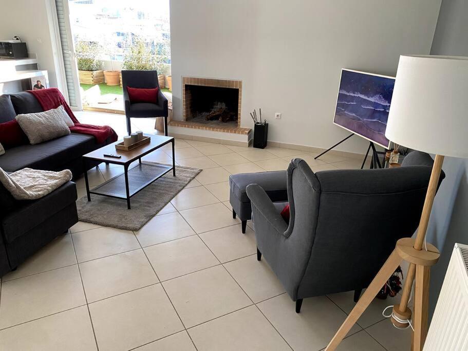 Spacious And Sunkissed 3Br & 2 Bathrooms Apartment Афины Экстерьер фото