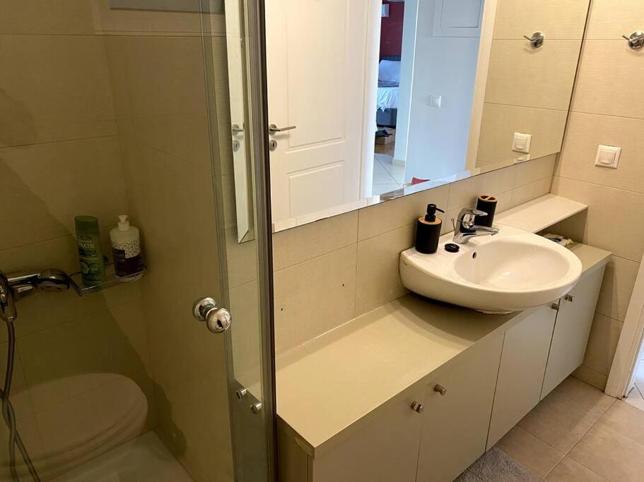 Spacious And Sunkissed 3Br & 2 Bathrooms Apartment Афины Экстерьер фото