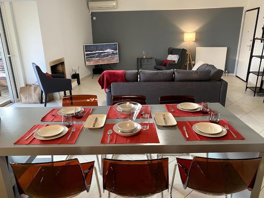 Spacious And Sunkissed 3Br & 2 Bathrooms Apartment Афины Экстерьер фото